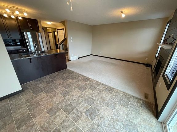 4th image of 2837 18a Ave NW