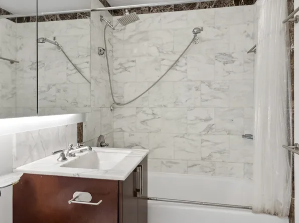 415 Main Street image 4 of 11