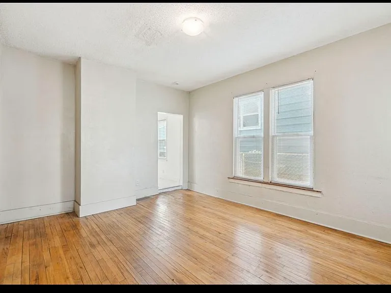 2405 Grand St NE #1 — Photo 6