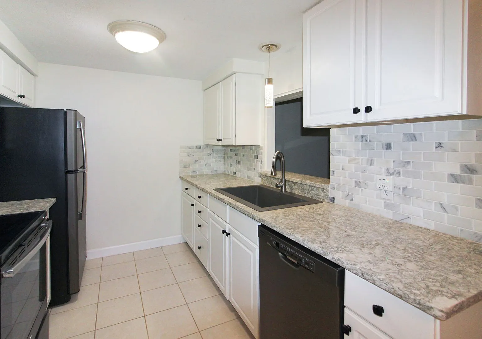 Circlewood Annual Condo for Rent — Photo 4