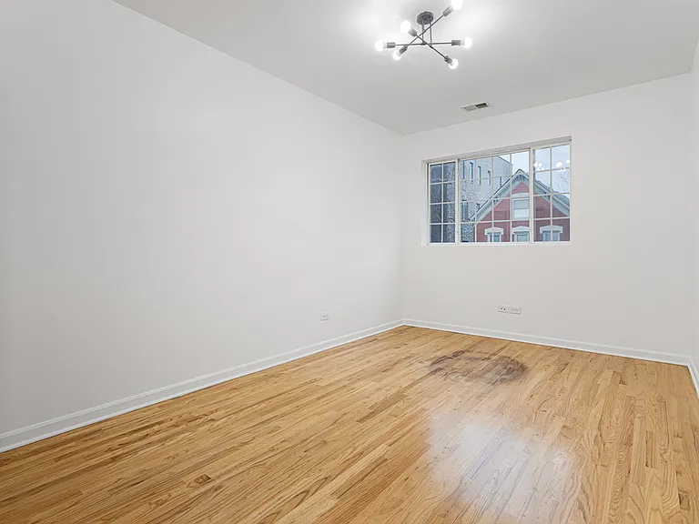 2014 W Superior St #1 — Photo 11
