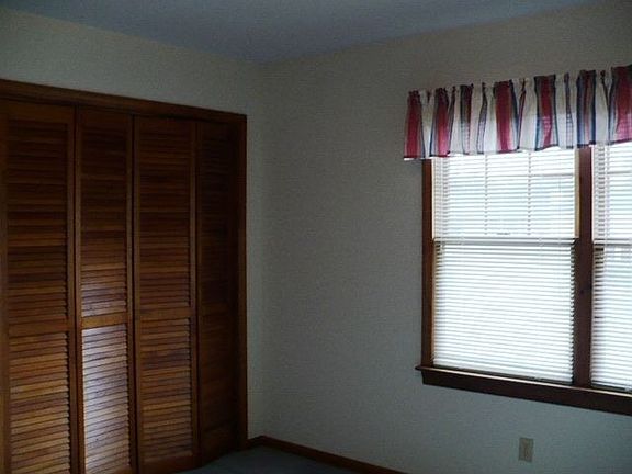 Bedrooms w/large closets