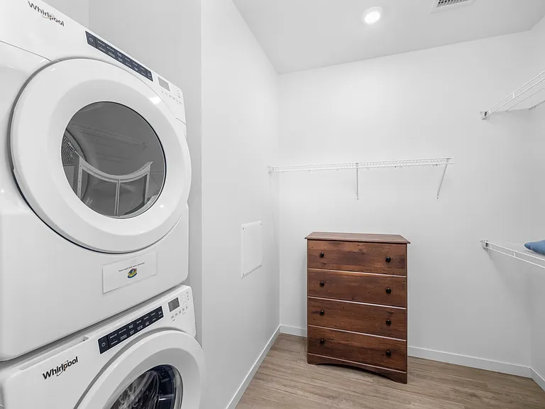 7. Franklin S.2 - Laundry 7. Franklin S.2 - Laundry