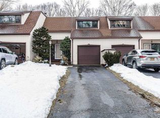 42 Cedar Ln N, Glen Head, NY 11545