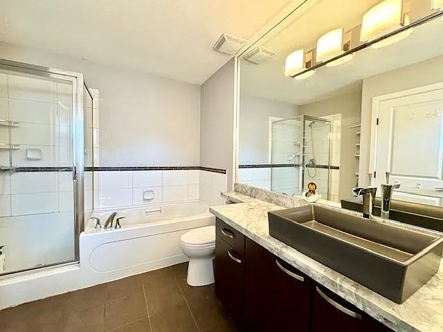 9533 Granville Ave — Photo 15