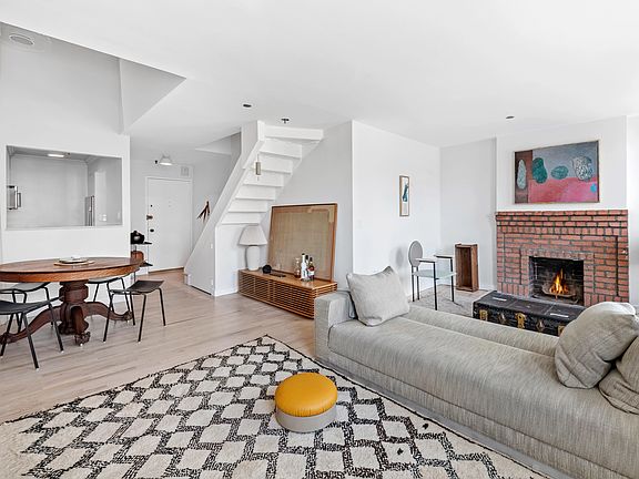 3rd image of 170 John St APT 3A