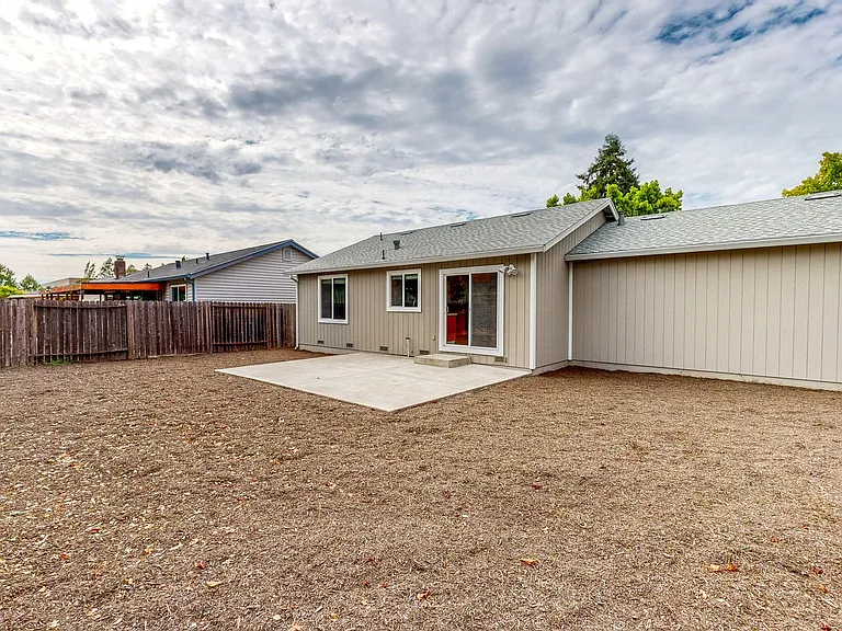 2540 Campbell Dr — Photo 29