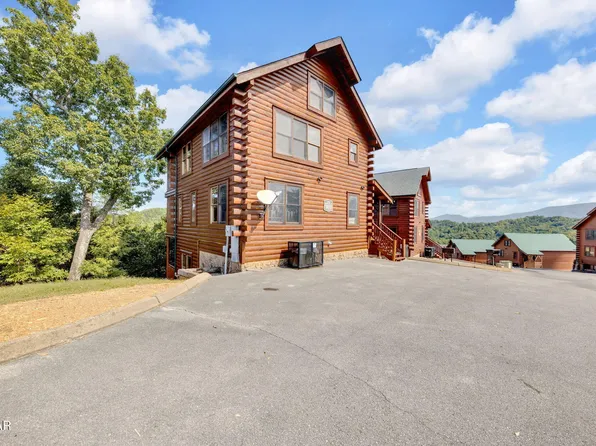 2835 White Oak Ridge Ln, Pigeon Forge, TN 37862