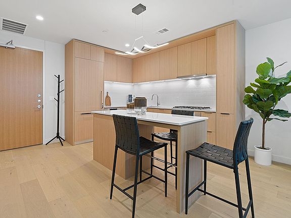 3rd image of 44 East Ave #1902