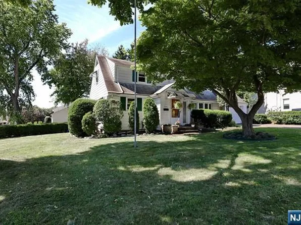 14-02 Elmwood Pl, Fair Lawn, NJ 07410