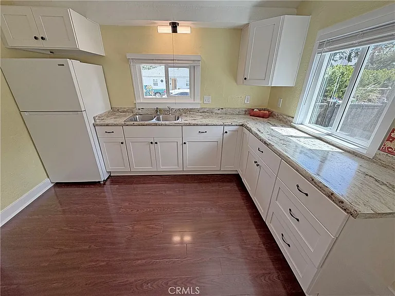 810 Pine St — Photo 7