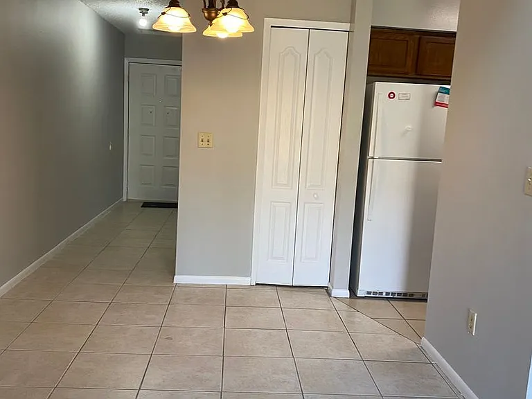 2738 Hunt Club Ln — Photo 4