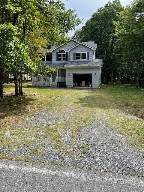 3 bed, 2.5 bath, 1720 sqft, $2,400 — Photo 2