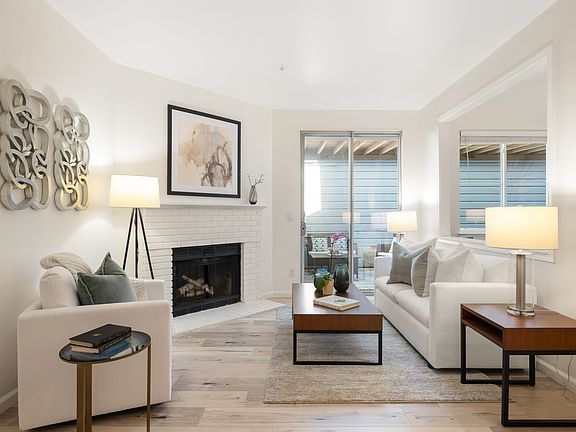 4th image of 453 Cork Harbour Cir APT E