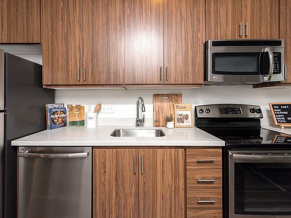 3rd image of 4717 SE Hawthorne Blvd #3563159
