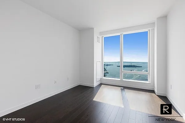 Rented by R New York | media 7