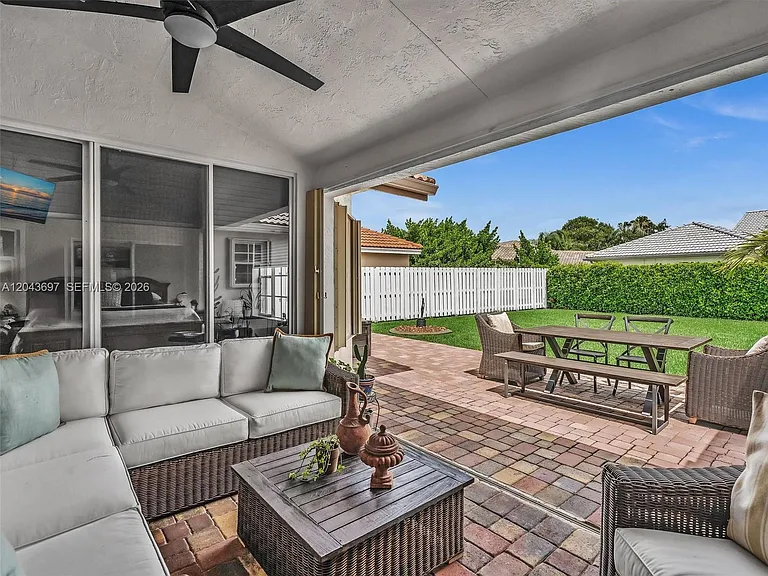 639 Verona Pl — Photo 63