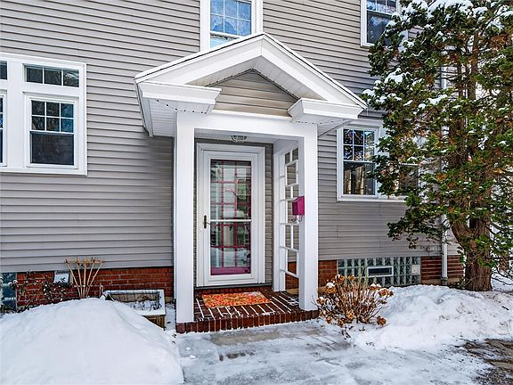 4th image of 55 Reservoir Ave