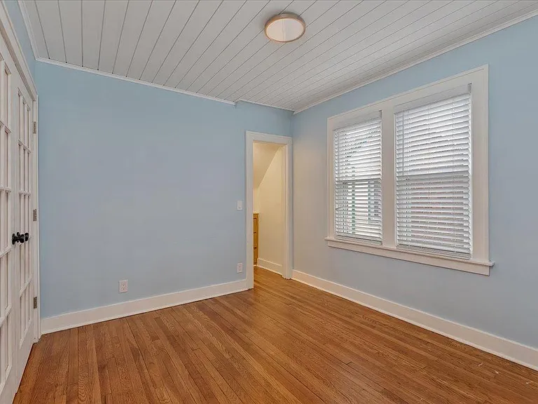 271 E Woodland St — Photo 30