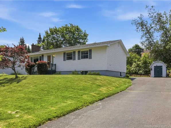 44 Tulip St, Fredericton, NB E3C 1L6