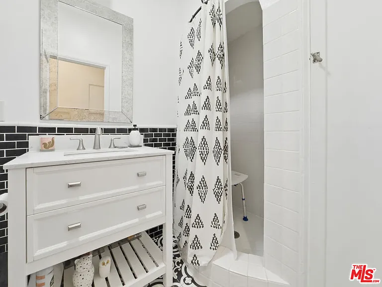 934 N Harper Ave — Photo 8