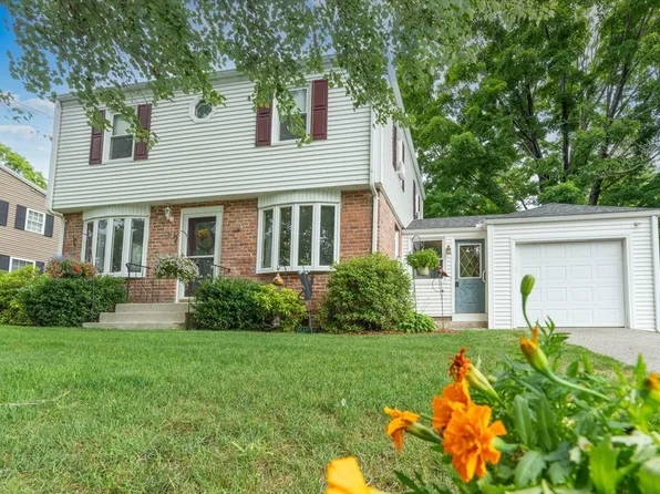 7 Lyn Dr, Granby, MA 01033