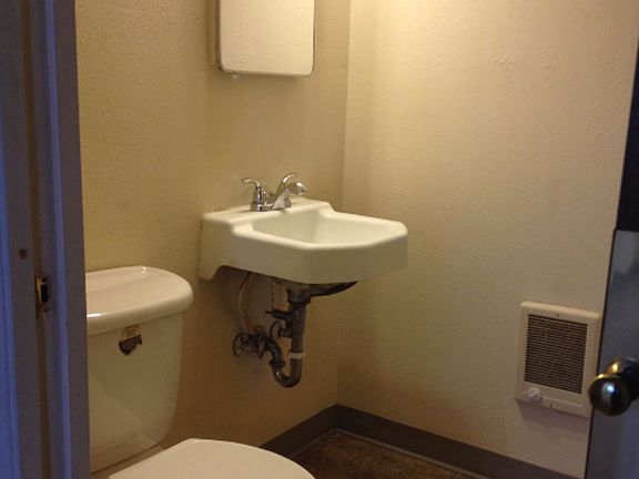 5th image of 412 E North Bend Way #10420450