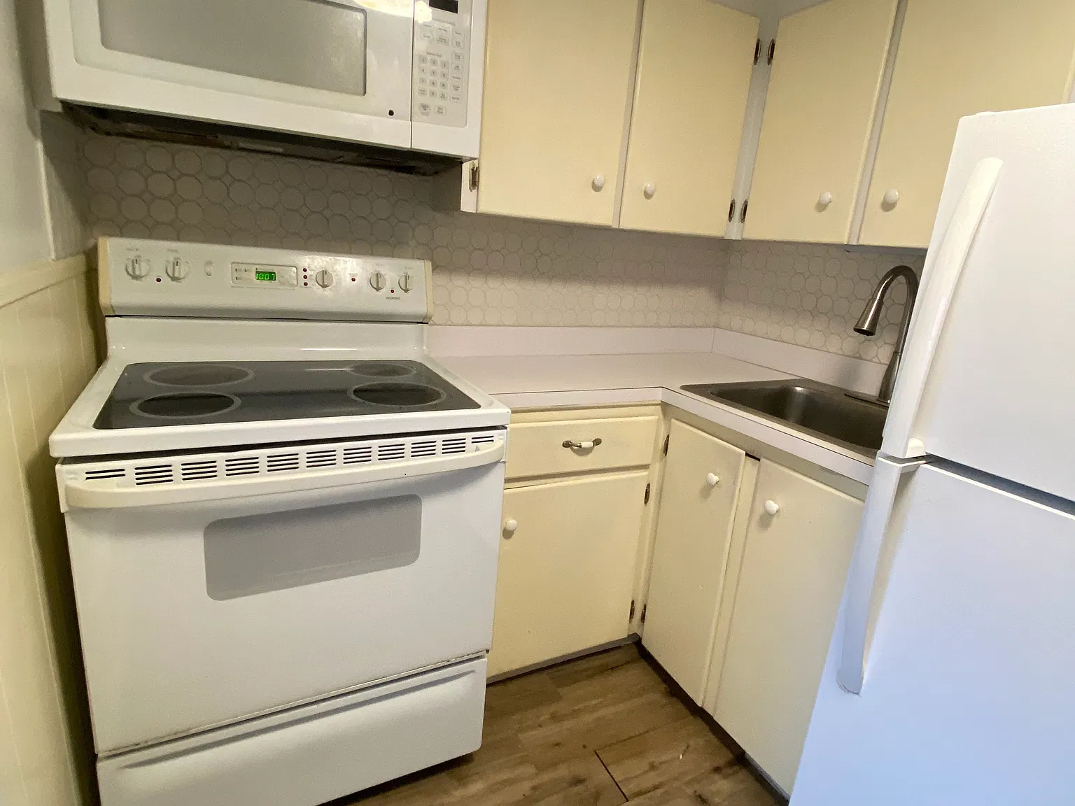 16 Clinton Ave — Photo 3