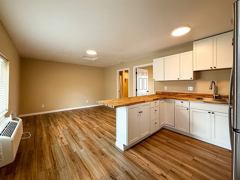 501 E 2nd Ave #2 — Photo 11