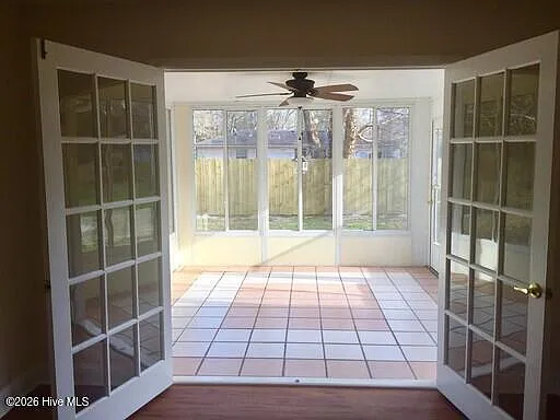 306 Sussex Ct — Photo 5