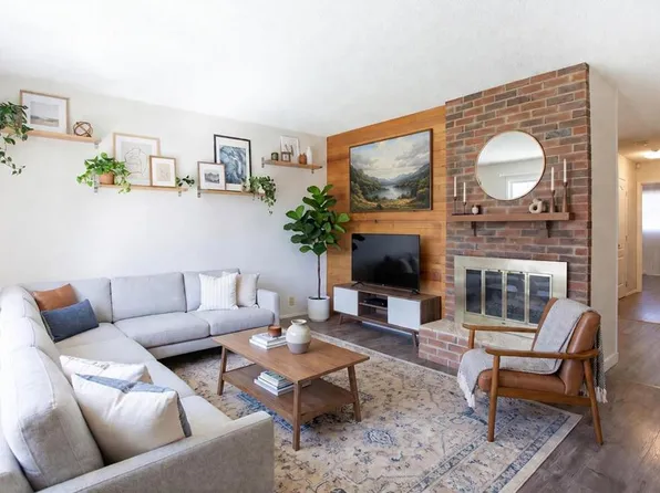 1144 S Berkley Dr NW, Calgary, AB T3K 1E4