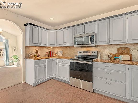 5th image of 150 Luxury Ln