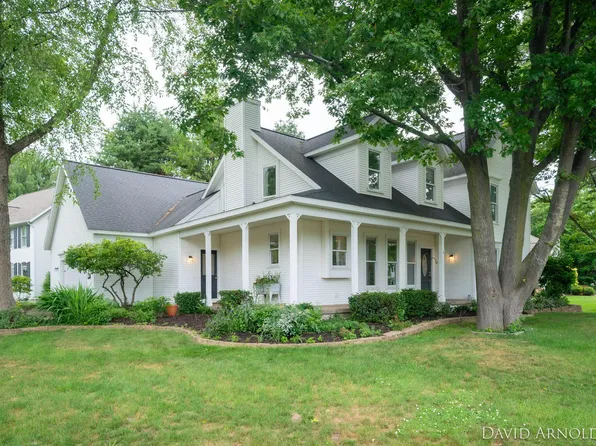 401 Erin Isle Ct, Holland, MI 49424