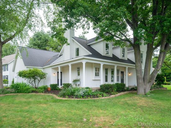401 Erin Isle Ct, Holland, MI 49424