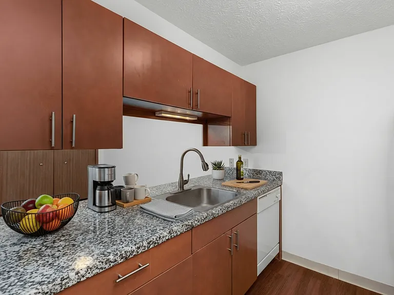 203 Williamsburg Dr — Photo 2