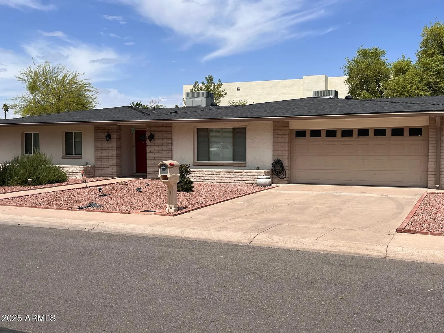 4 bed, 2.5 bath, 2840 sqft, $3,299 — Photo 4