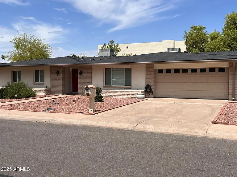 4614 S Kachina Dr — Photo 4