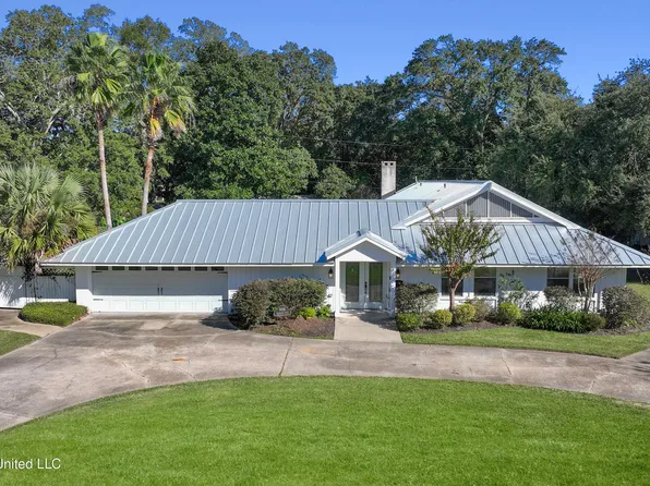 908 Eastwood St, Pascagoula, MS 39567