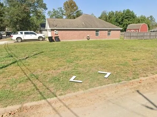 1804 N 21st St, Nederland, TX 77627