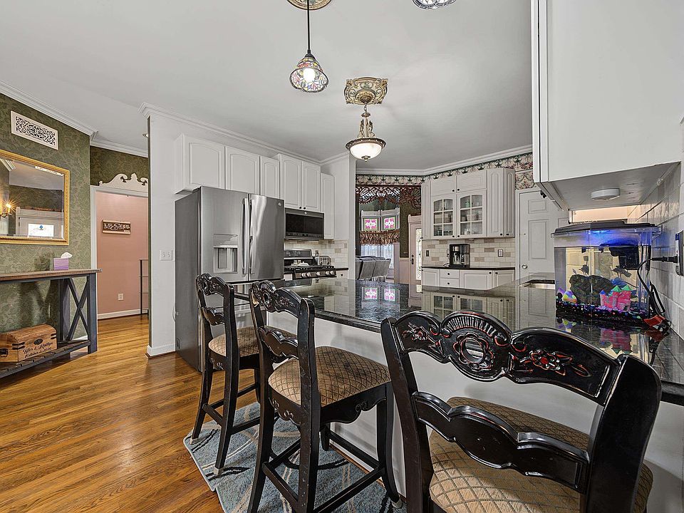 212 Victoria Ct, photo 11