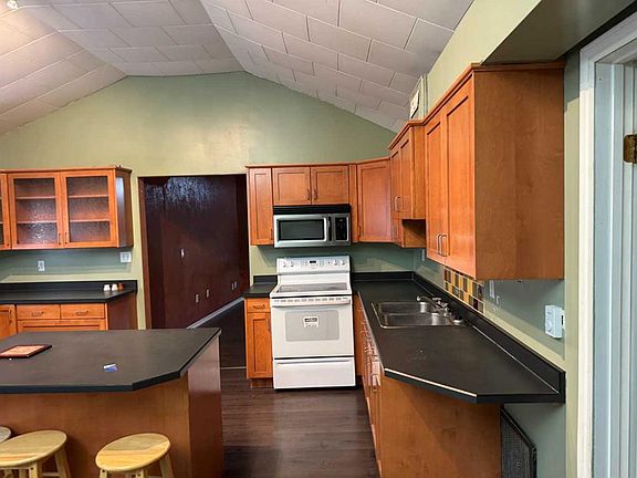 5th image of 4923 W 49th St