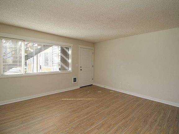 3rd image of 2725-2743 SE Taylor St #2729