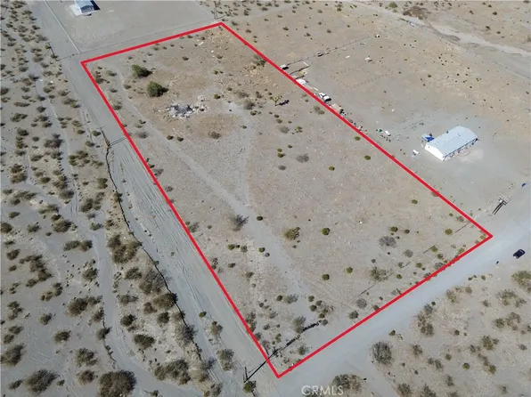 4544 Woodward Rd, Phelan, CA 92371