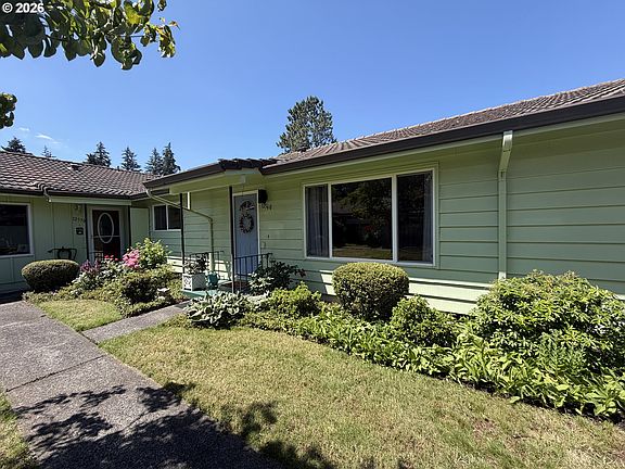4th image of 12560 SE Main St