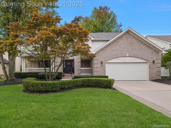 2946 Greenlawn Ave, Commerce Township, MI 48382