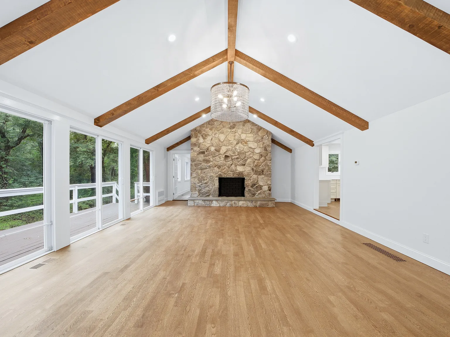 5 bed, 4336 sqft, $9,000 — Photo 4