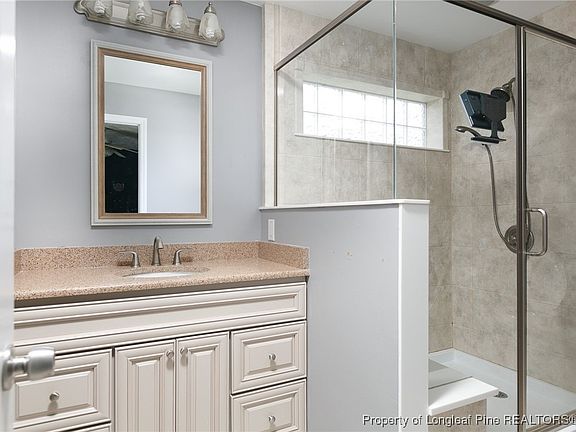 5th image of 58 Colonial Hills Dr