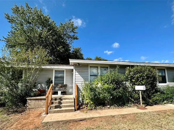2130 S 10th St, Chickasha, OK 73018