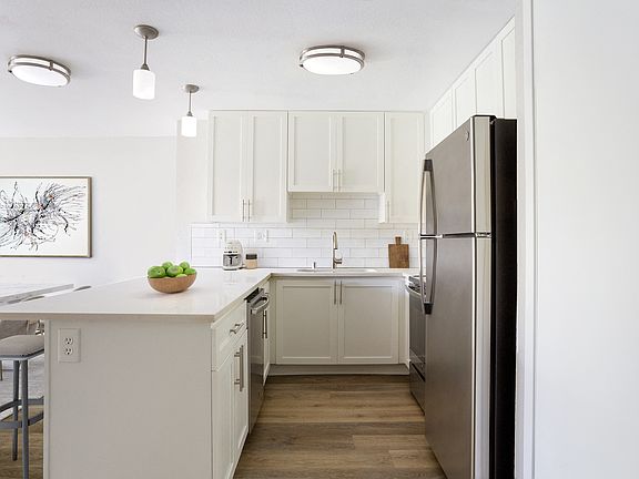 5th image of 1826 Poggi St #4832352