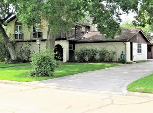 109 Royal Dr, League City, TX 77573